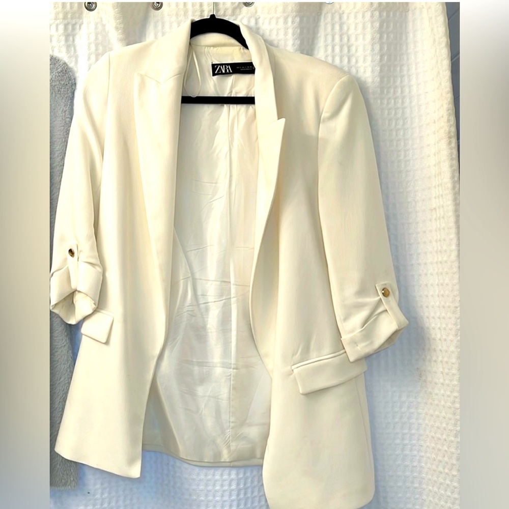 Woman’s white Zara blazer size medium 🍁